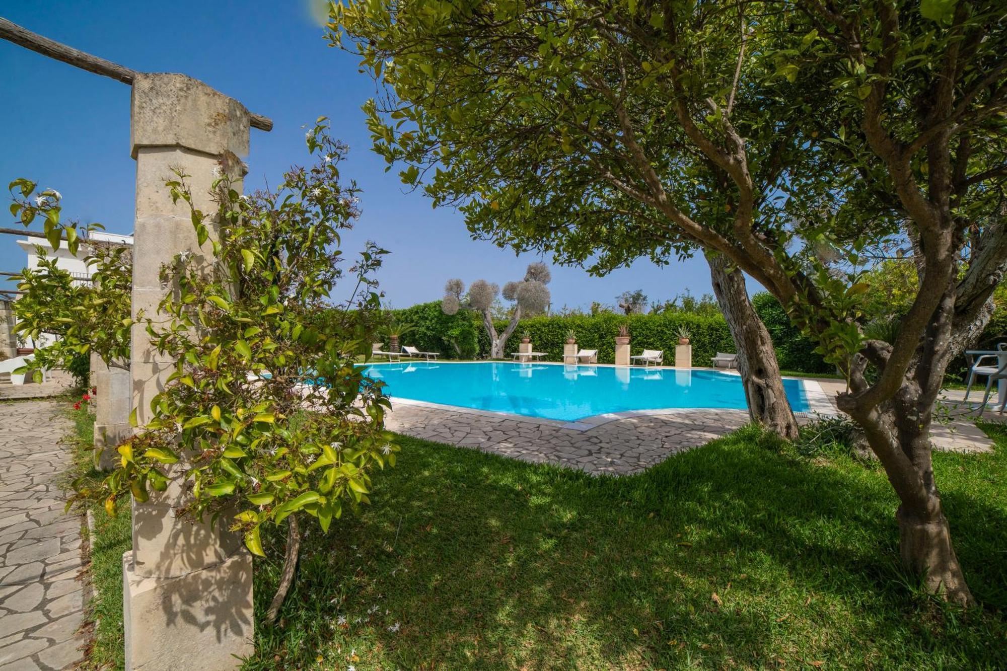 מלנדוניו Villa Lisa Garden And Pool - Happy Rentals מראה חיצוני תמונה